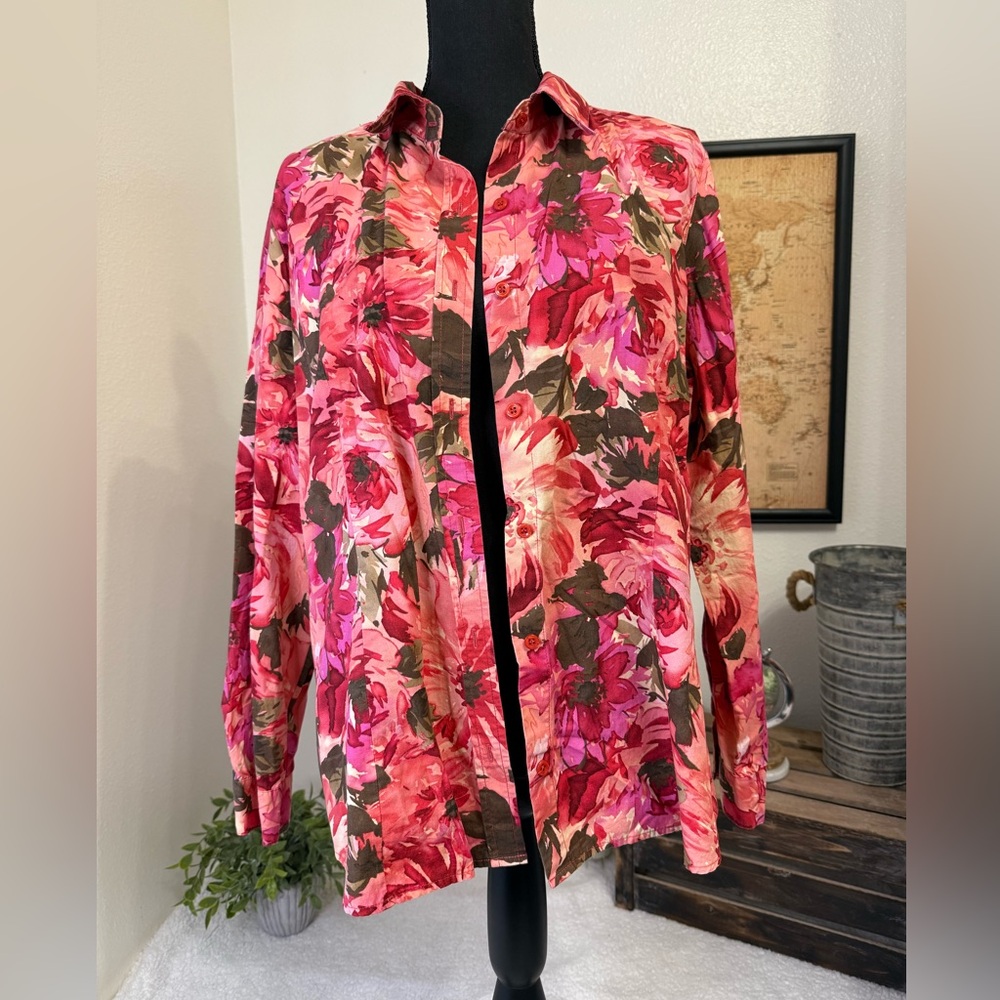 Appleseed’s floral button down top